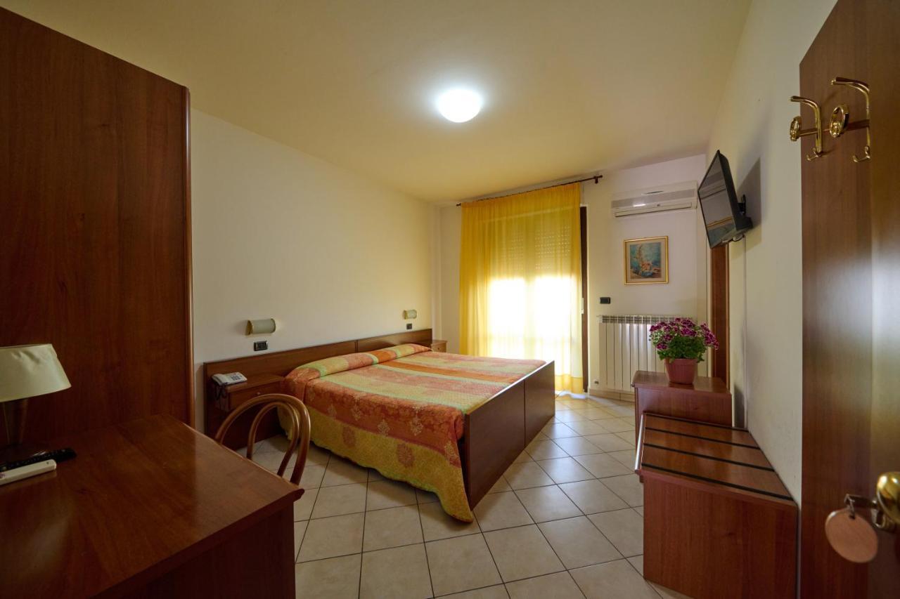 Albergo Shine Acqualagna Exterior photo