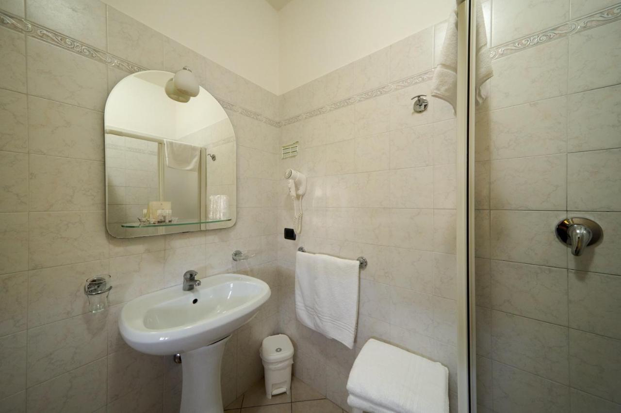 Albergo Shine Acqualagna Exterior photo