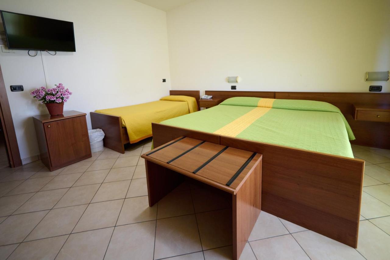 Albergo Shine Acqualagna Exterior photo